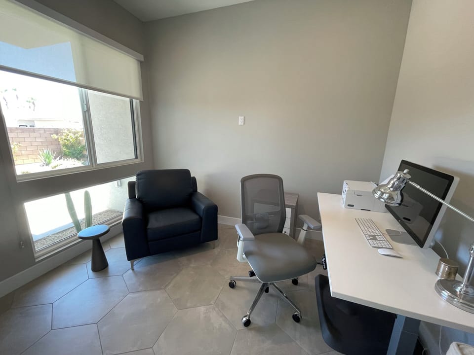 Fully functioning office