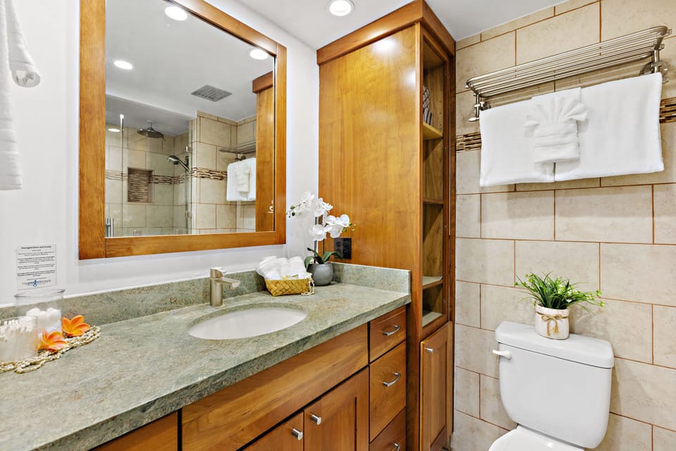 Large mirror for everyday grooming