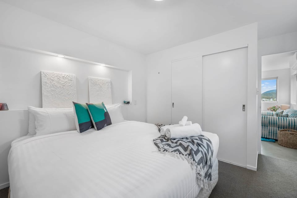 King Bedroom 03
