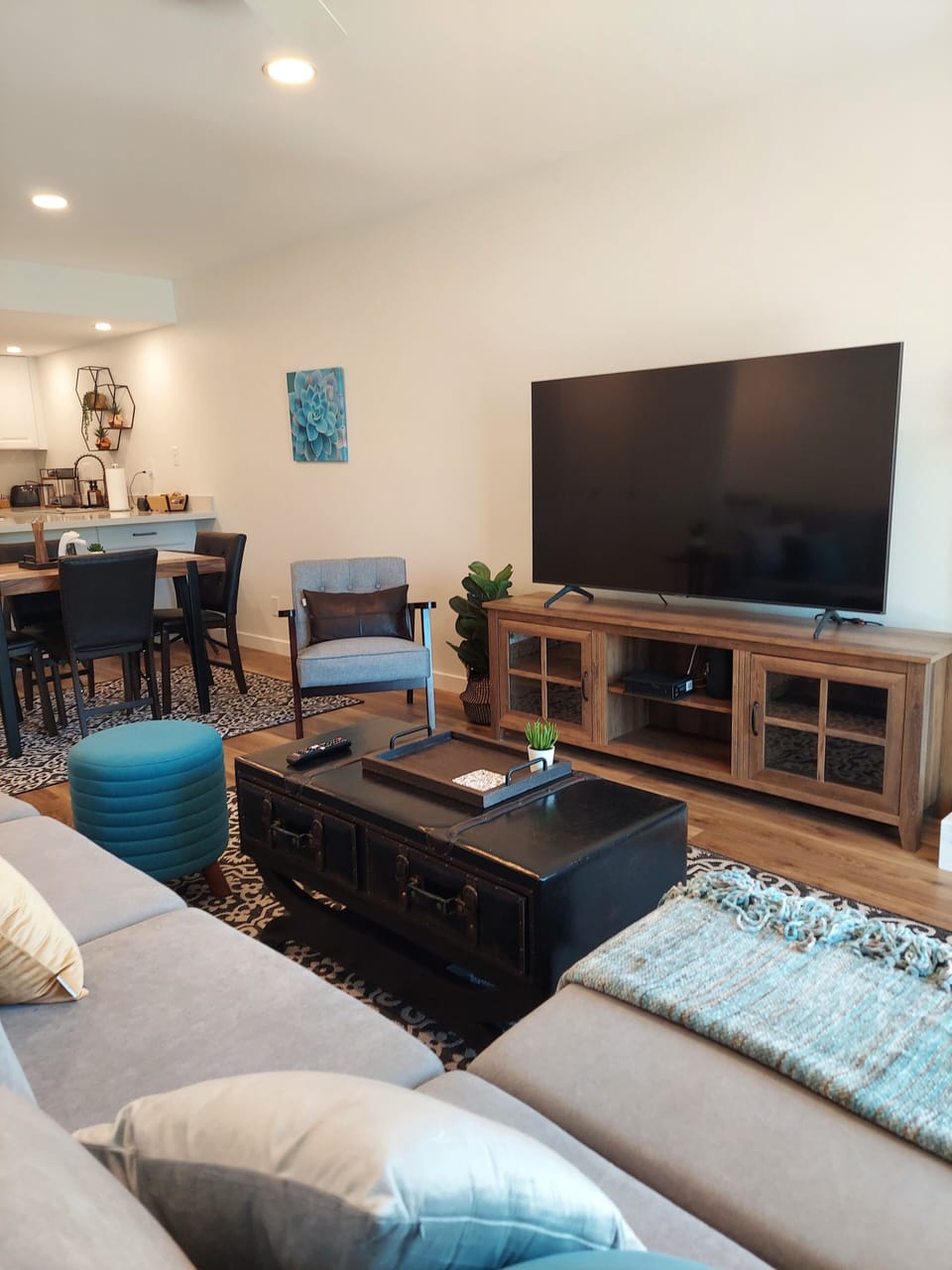 72" smart  TV 