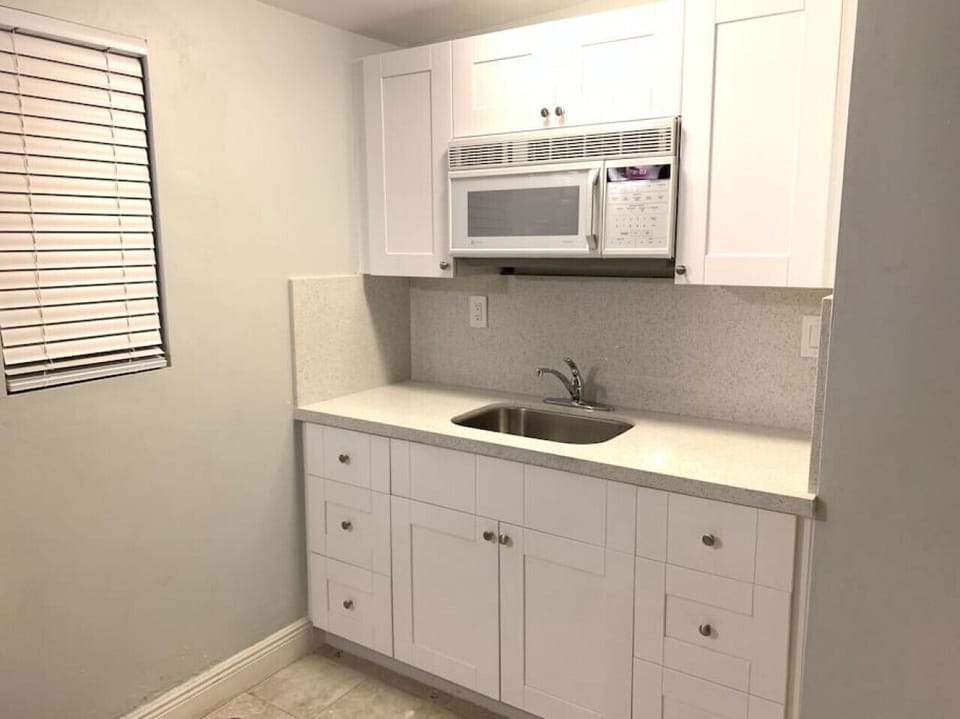 Full kitchenette with all cooking needs!