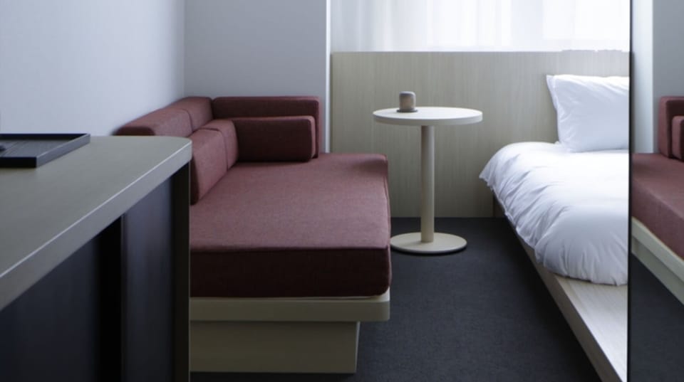 [Deluxe twin] 26㎡ / bed width 1,100mm + sofa bed This room can be used by 1 to 3 people. *For a reservation for 3 adults, 2 regular beds (width 1,100 mm) + 1 sofa bed (width 1,000 mm) will be provided.
