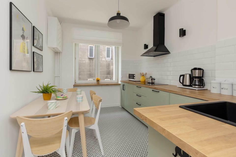 Delightful and fully equipped kitchen with dining area.