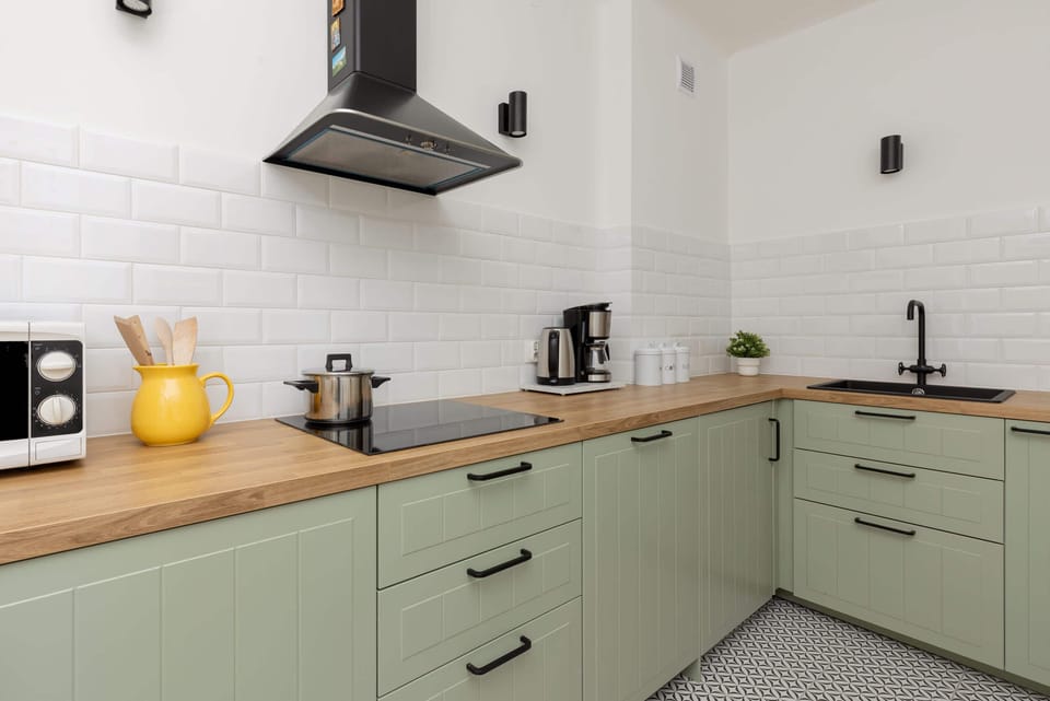 Fully equipped kitchen, where you can comfortably prepare and eat meals.
