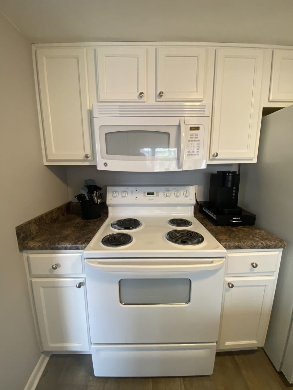 Full Kitchenette!! 