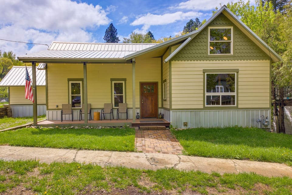 Bonners Ferry Vacation Rental | 4BR | 3BA | Stairs Required | 2,000 Sq Ft