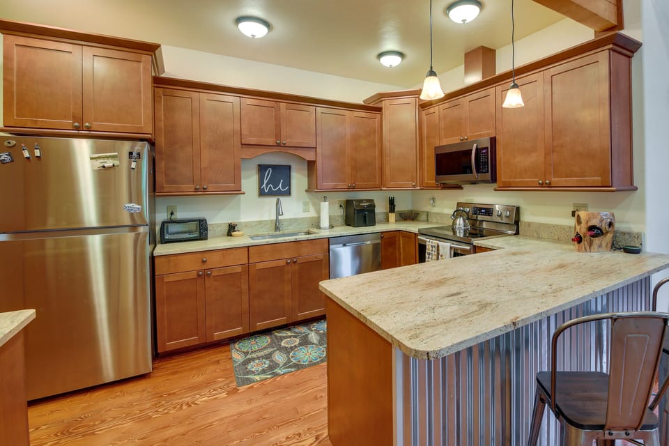 Kitchen | Stove/Oven | Coffee Maker | Refrigerator | Dishwasher