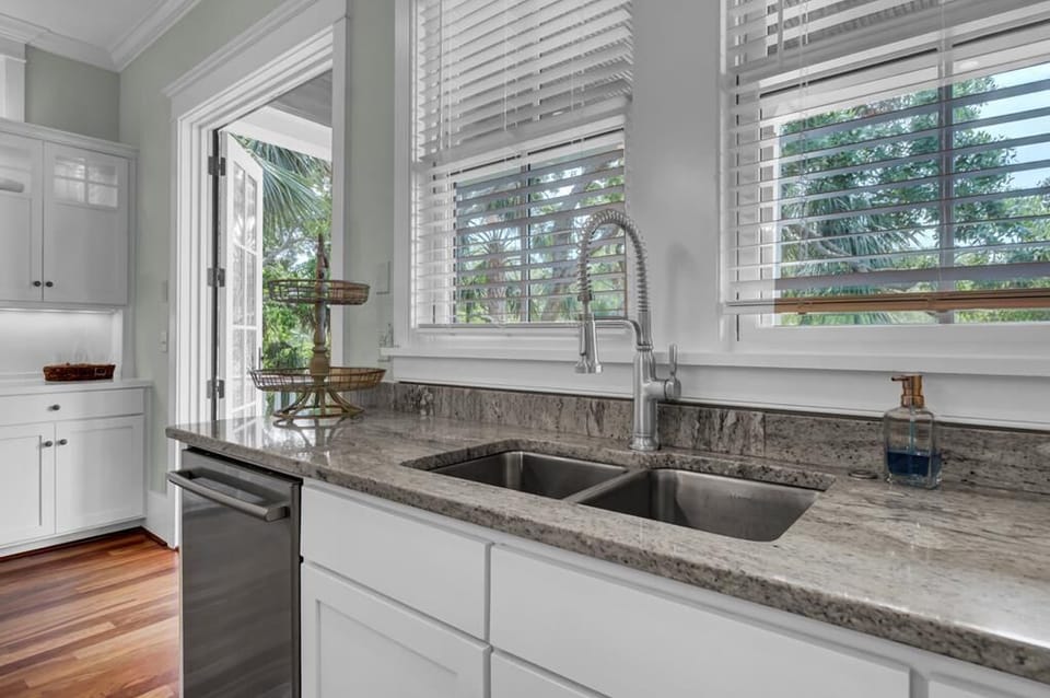 Well Equipped Kitchen.     