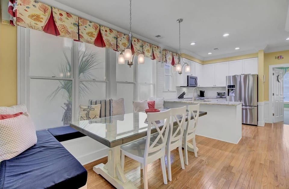 136 Grand Pavilion, Dining Area      