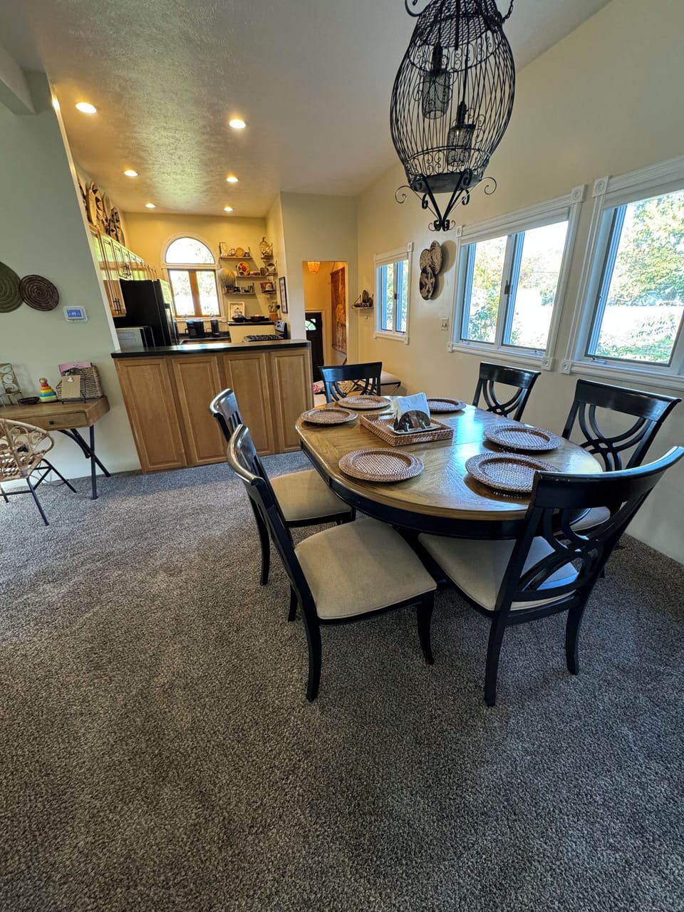 Dining room with table for 6.