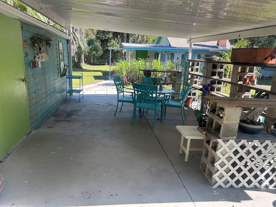 Back yard - Outdoor covered dining area