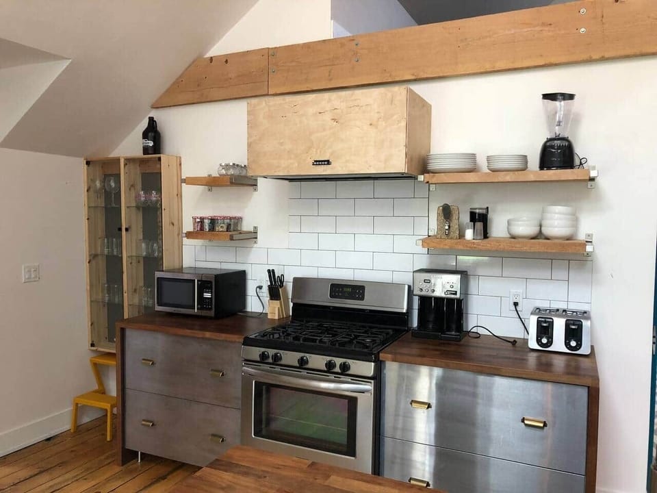 Full kitchen 