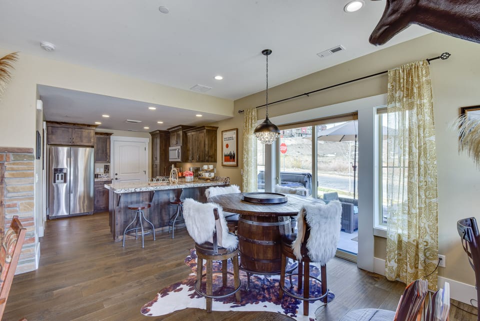 Dining Table | Dishware/Flatware Provided
