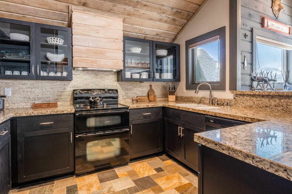 Fully Equipped Kitchen, Granite Countertops
