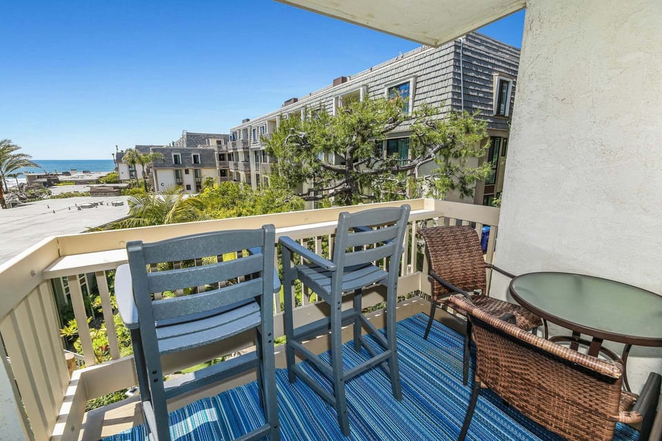 Enjoy your morning coffee or evening drink while sitting at your balcony bar or bistro table and taking in the waves