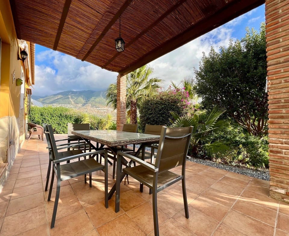 Front terrace with view on the mountains  photo 1