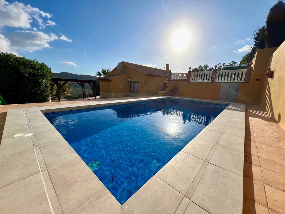 Beautiful and large swimming pool with mountain views photo 5