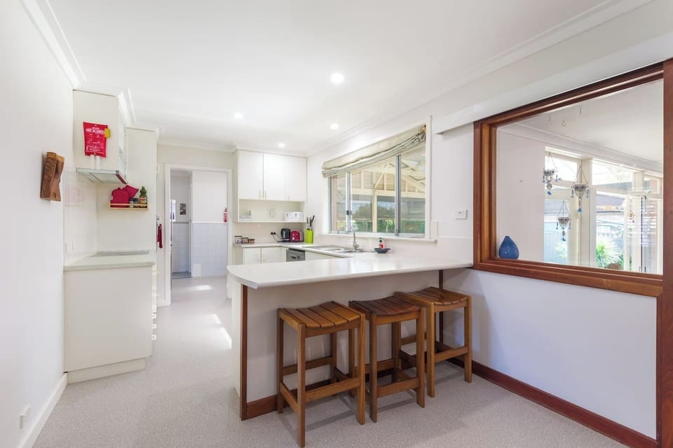 Breakfast bar