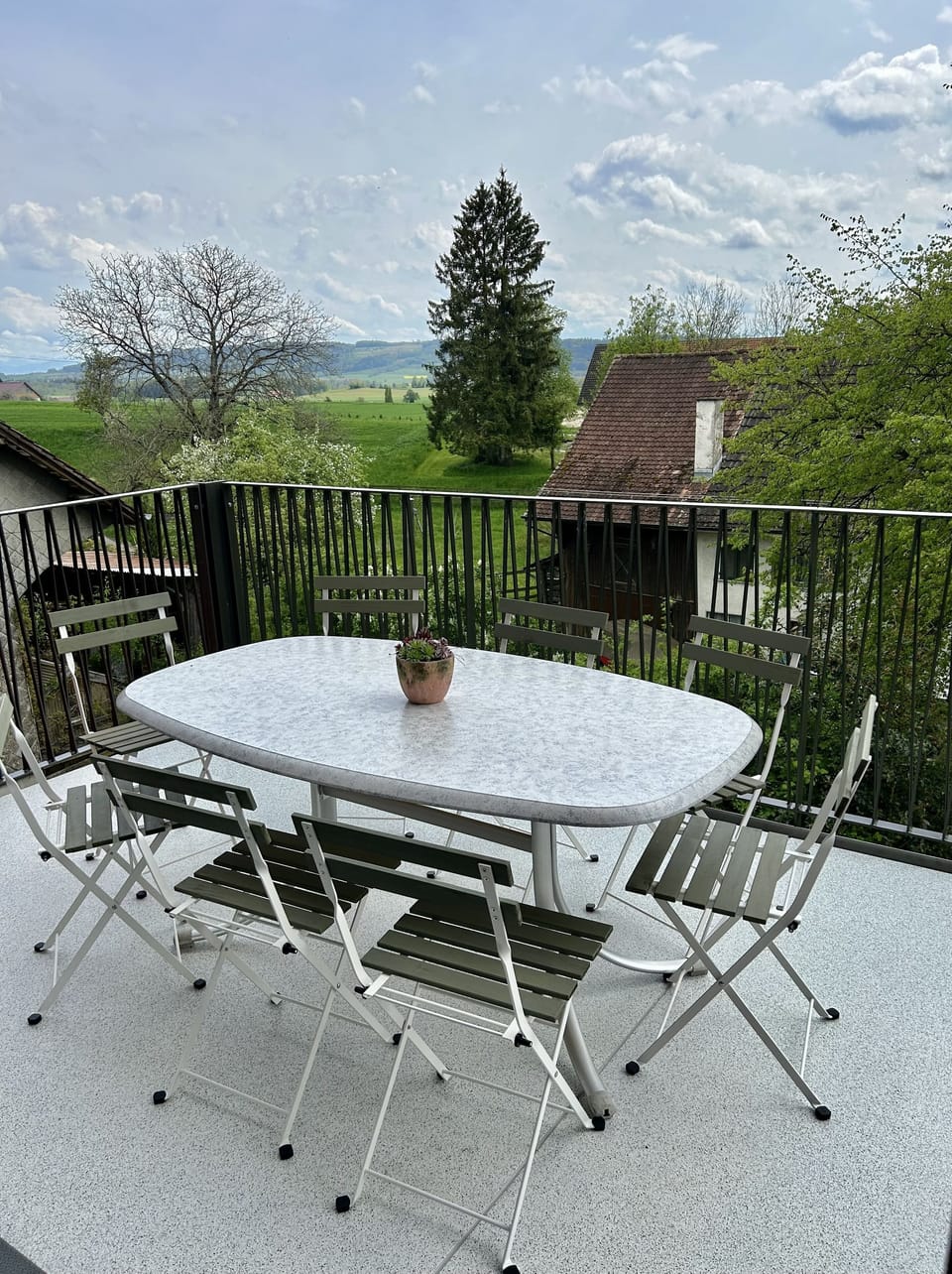 Breakfast or dinner on the balcony