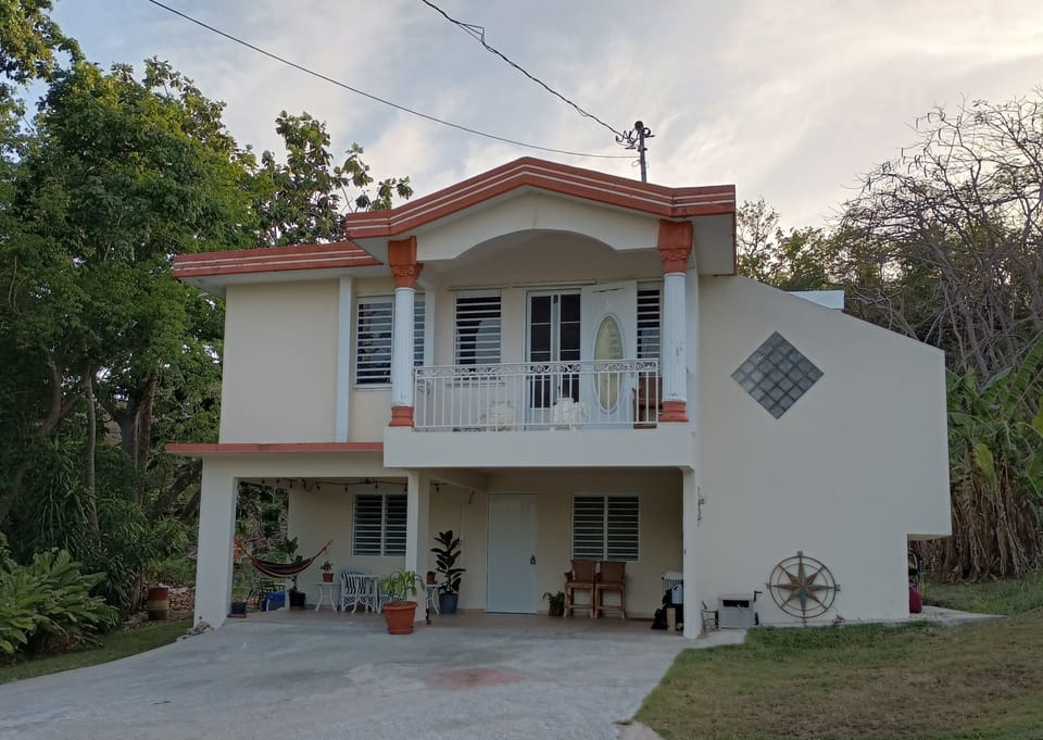 approach to 1st floor apartment