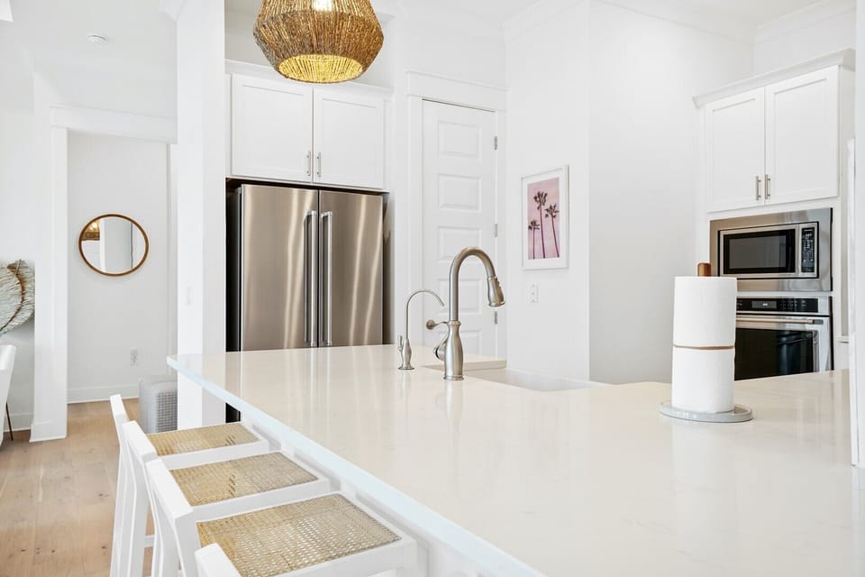 Kitchen with Breakfast Bar
