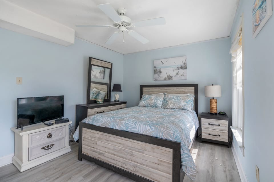 2nd Bedroom w/1 Queen
