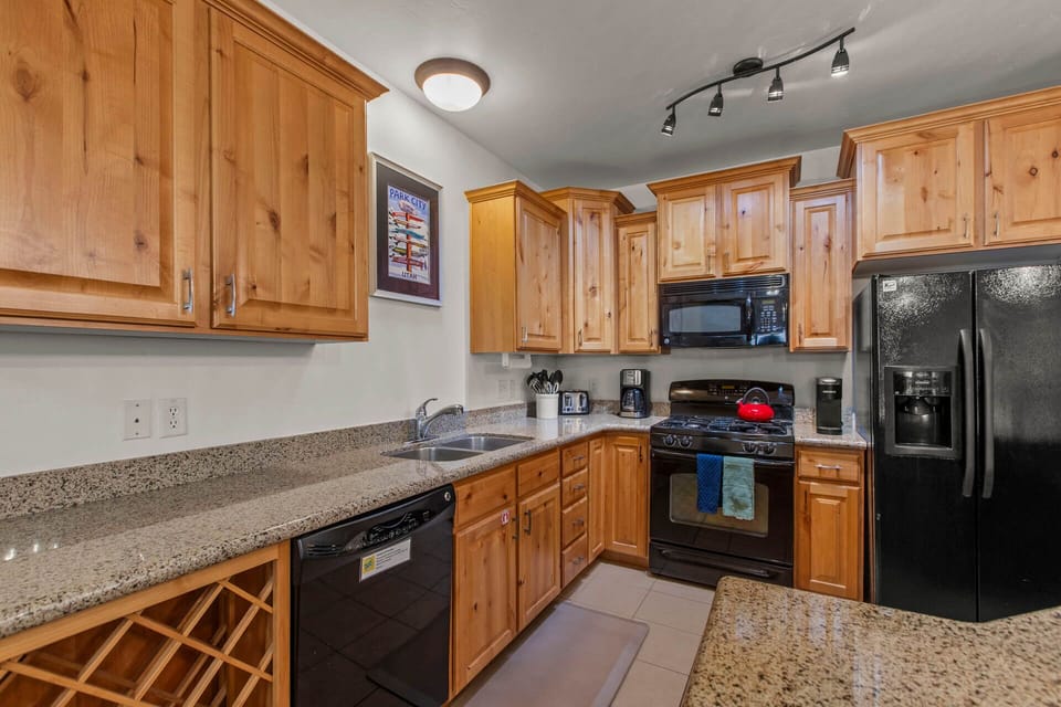 Bear Hollow Lodges 4205: Fully-equipped kitchen