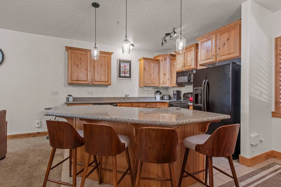 Bear Hollow Lodges 4205: Fully-equipped kitchen
