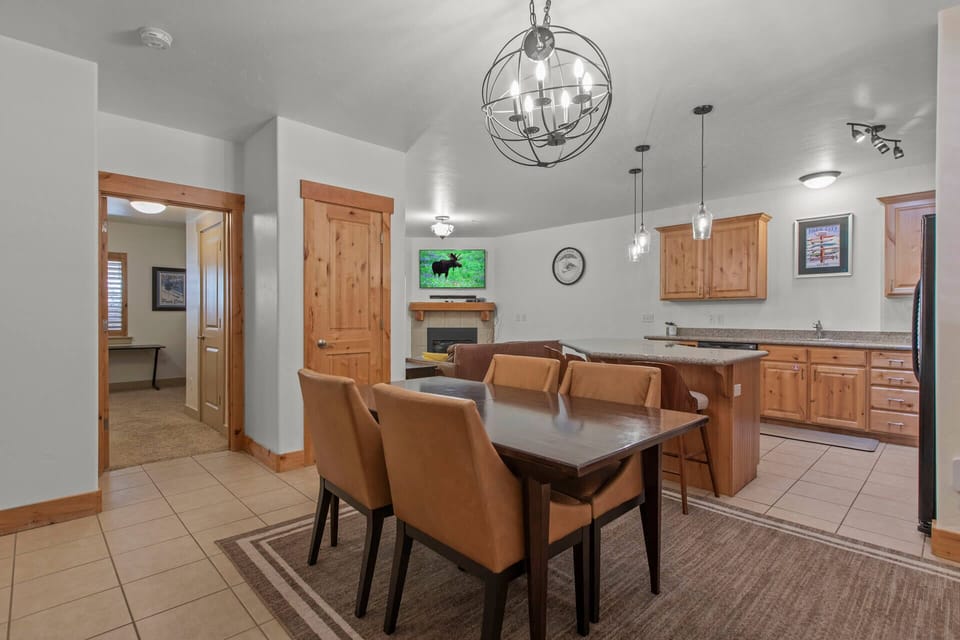Bear Hollow Lodges 4205: Comfortable dining
