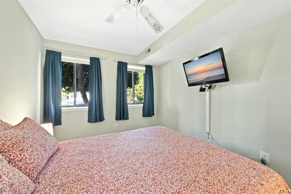 Cozy Up and enjoy the Flat Screen TV.