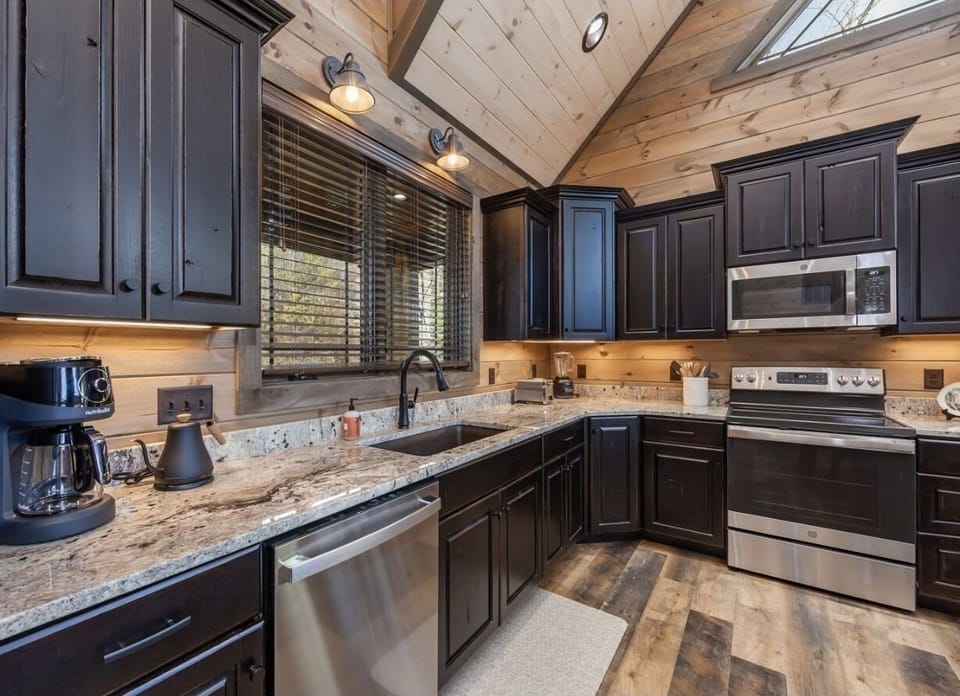 kitchen (coffee maker and Keurig)