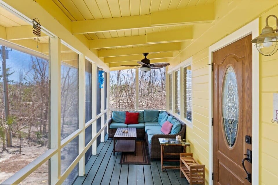 Screened front lanai with seating