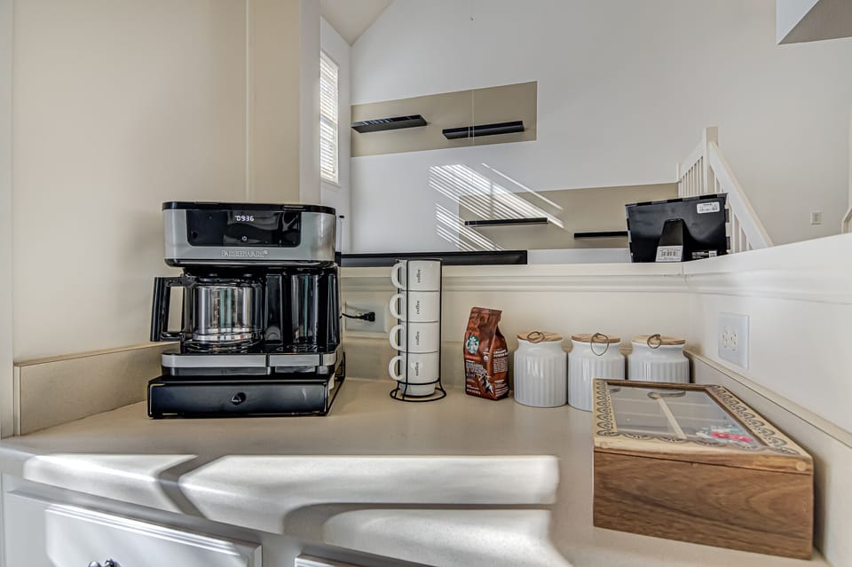 Coffee/Tea bar w/ dual coffee maker (ground or pods); sugar and coffee provided