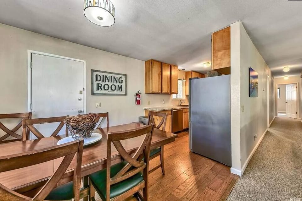 Kitchen and Dining areais wonderful