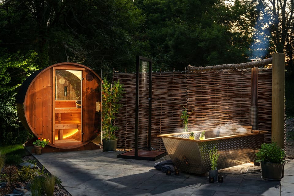 Spa Garden with Sauna, Cold Shower & Hot Tub