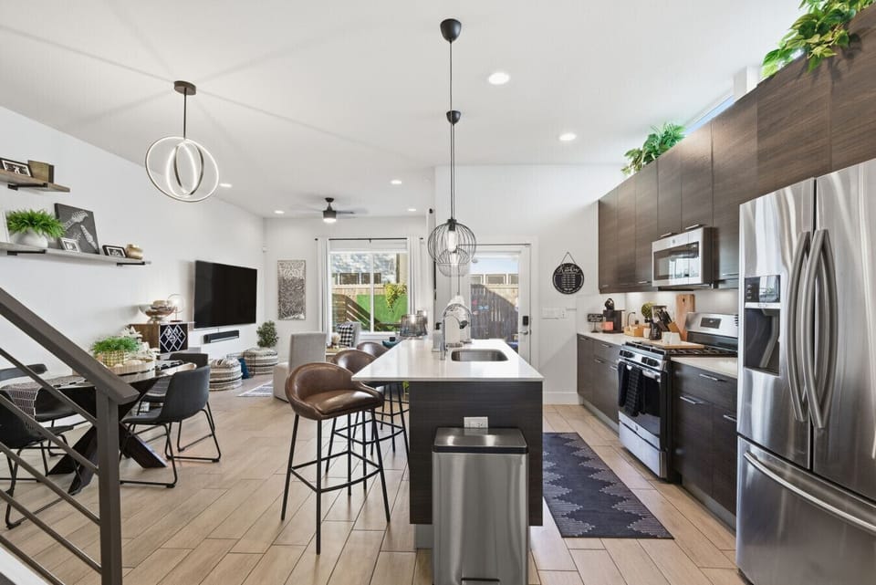 1st Floor open layout and perfect for entertaining.The first floor features an open layout that is perfect for entertaining.