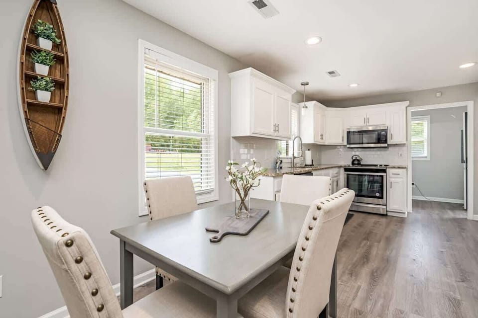 Welcome to Creekside Hangout Home!