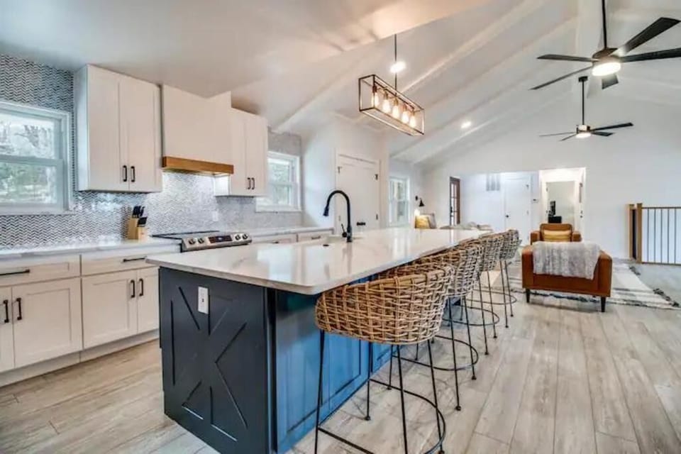 Kitchen Island and Diner Seating