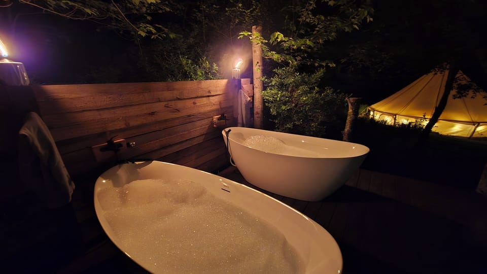 Outdoor spa tub