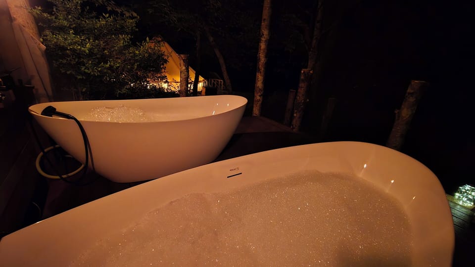 Outdoor spa tub