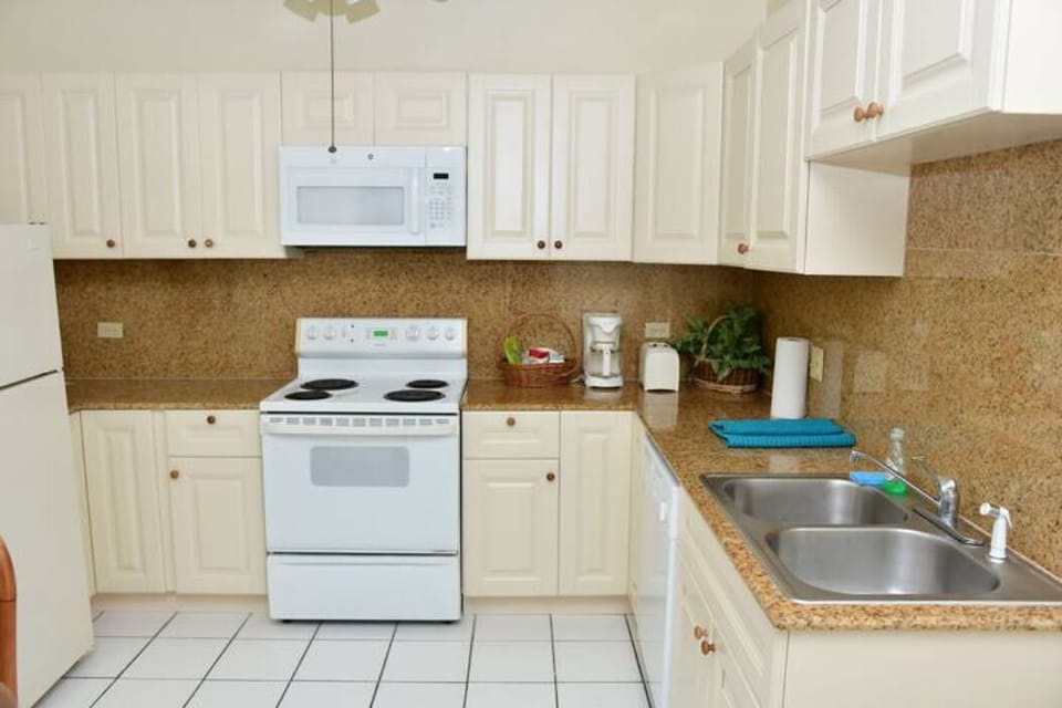 Full Kitchen