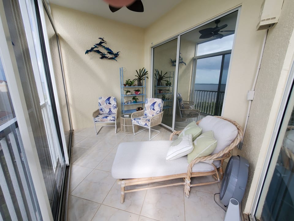 Balcony with fainting couch, table, chairs and celling fan