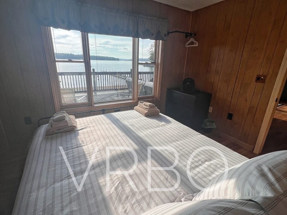 Queen Guest Room View
