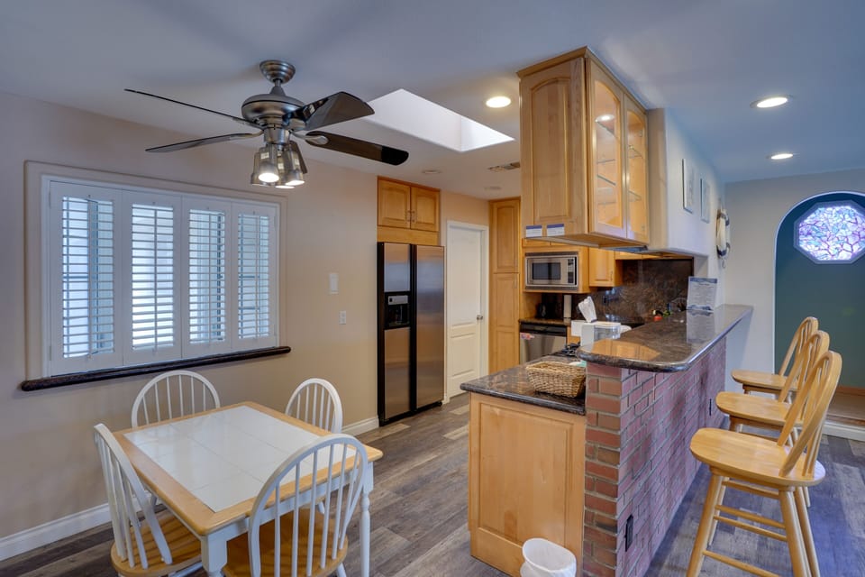 Dining Area | Dishware Provided