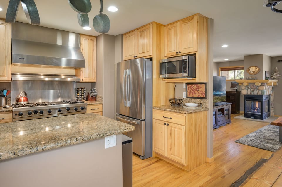 Gourmet kitchen