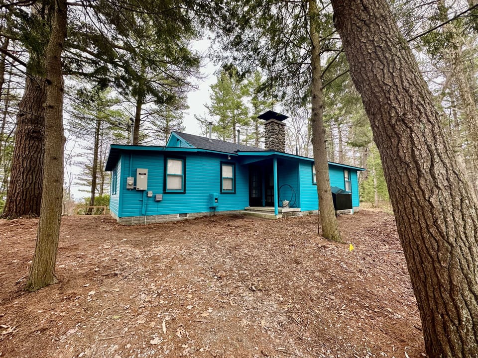 Roadside view of cottage