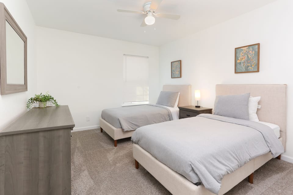 Room 4, 2 twin size beds