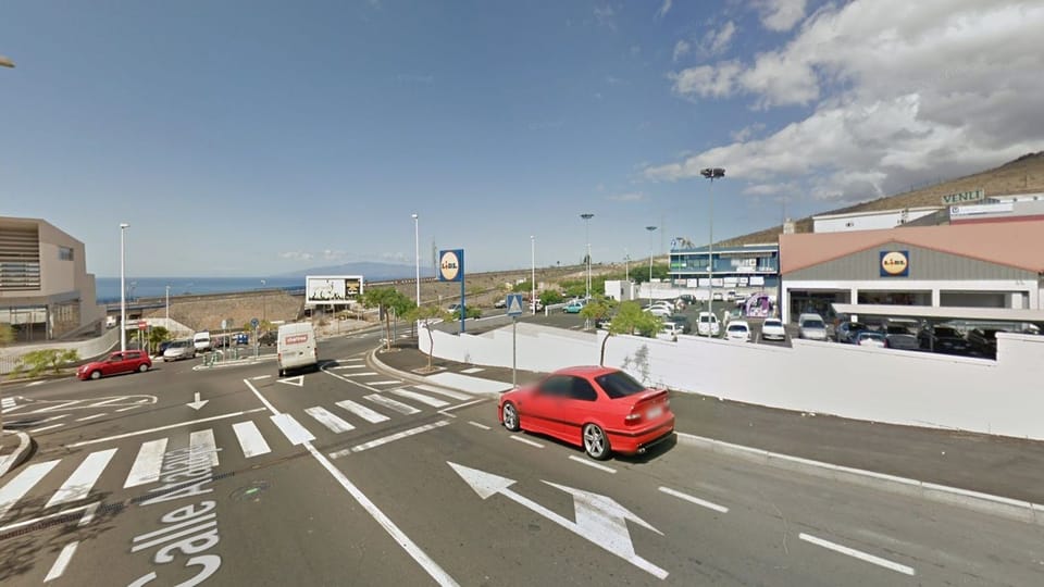 Local area with large supermarkets available