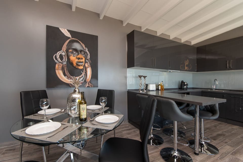 Dining area / kitchen
