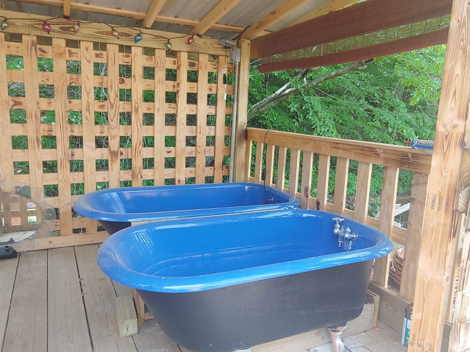 Outdoor spa tub